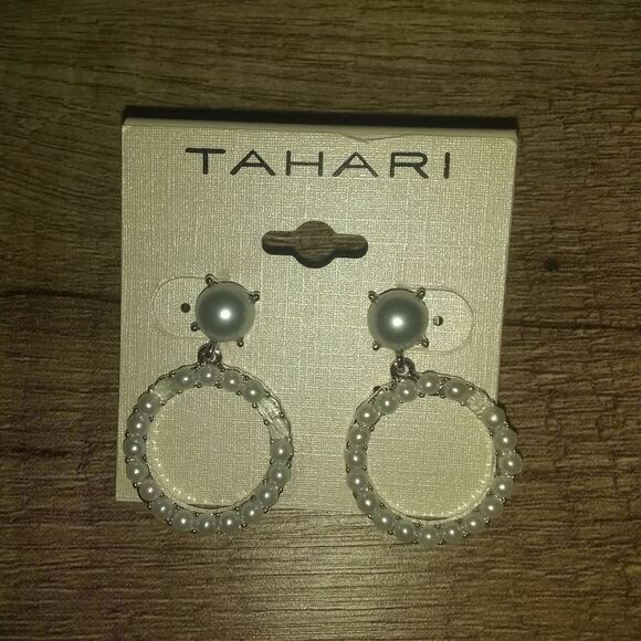 ⬇️⬇️⬇️Tahari White Pearl Stud Circle Earrings - Picture 1 of 3